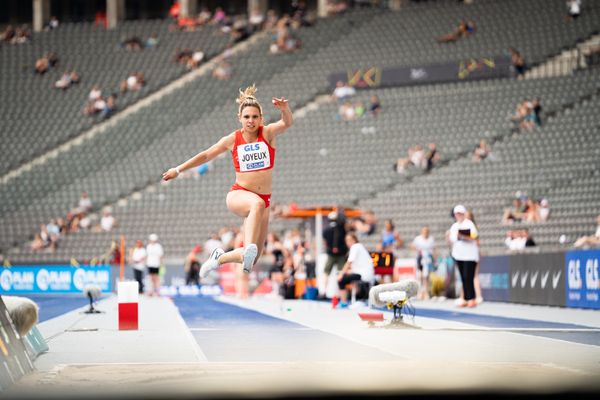 Caroline Joyeux (LG Nord Berlin) im Dreisprung waehrend der deutschen Leichtathletik-Meisterschaften im Olympiastadion am 25.06.2022 in Berlin